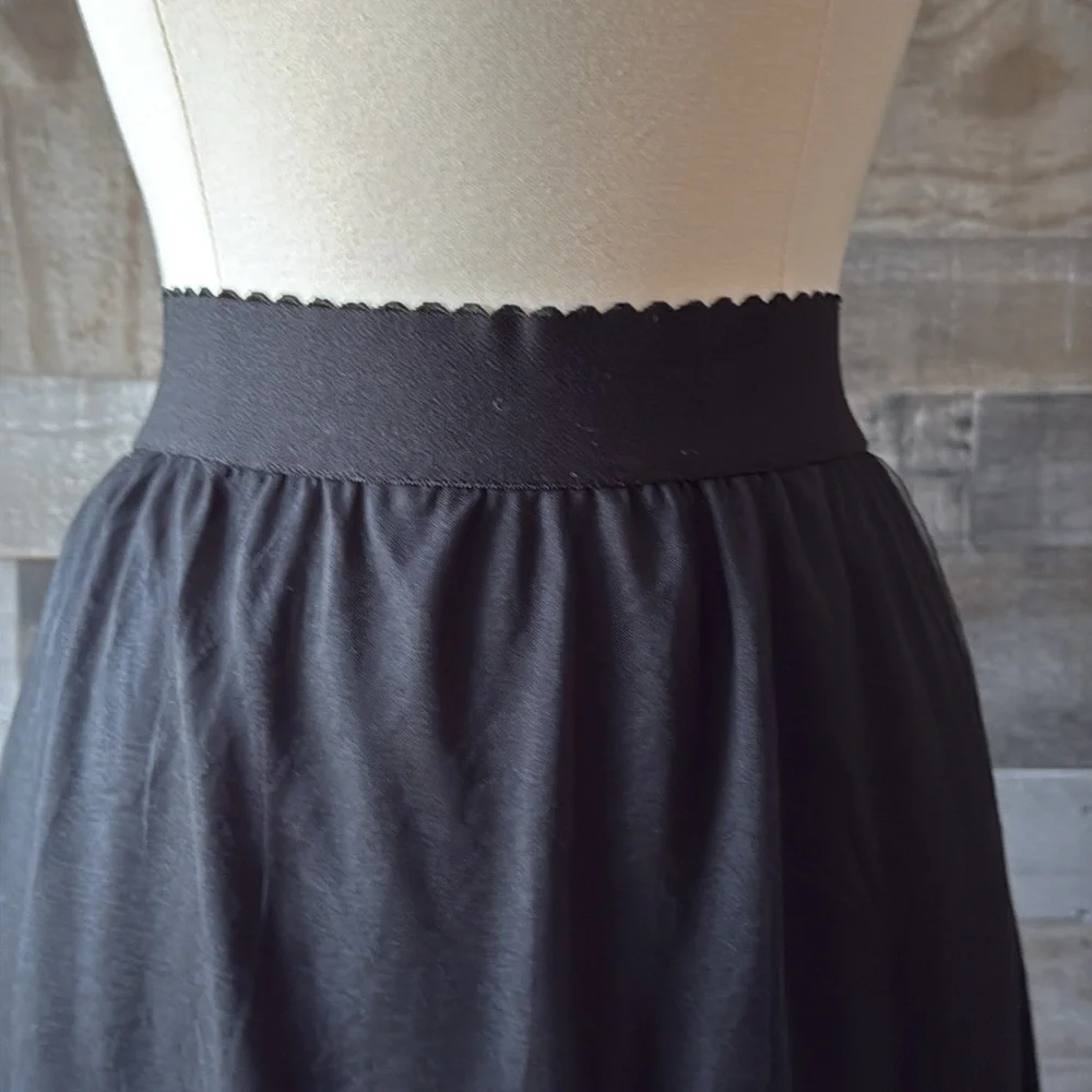 Floral embroidered black midi skirt medium fiesta festival resortwear party